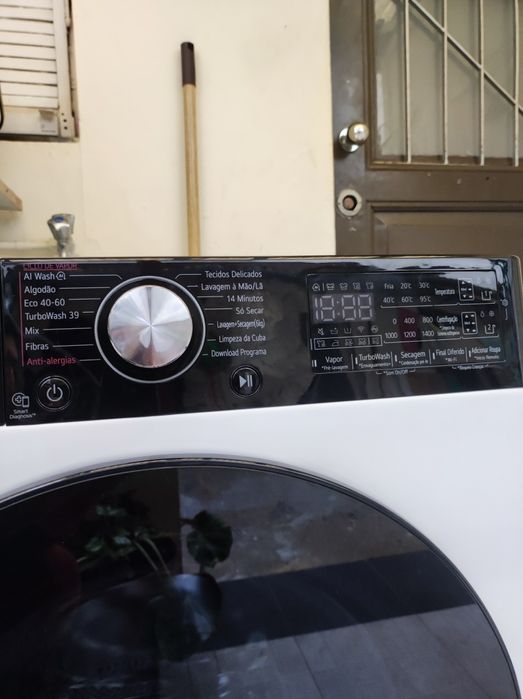 Máquina de lavar e secar roupa