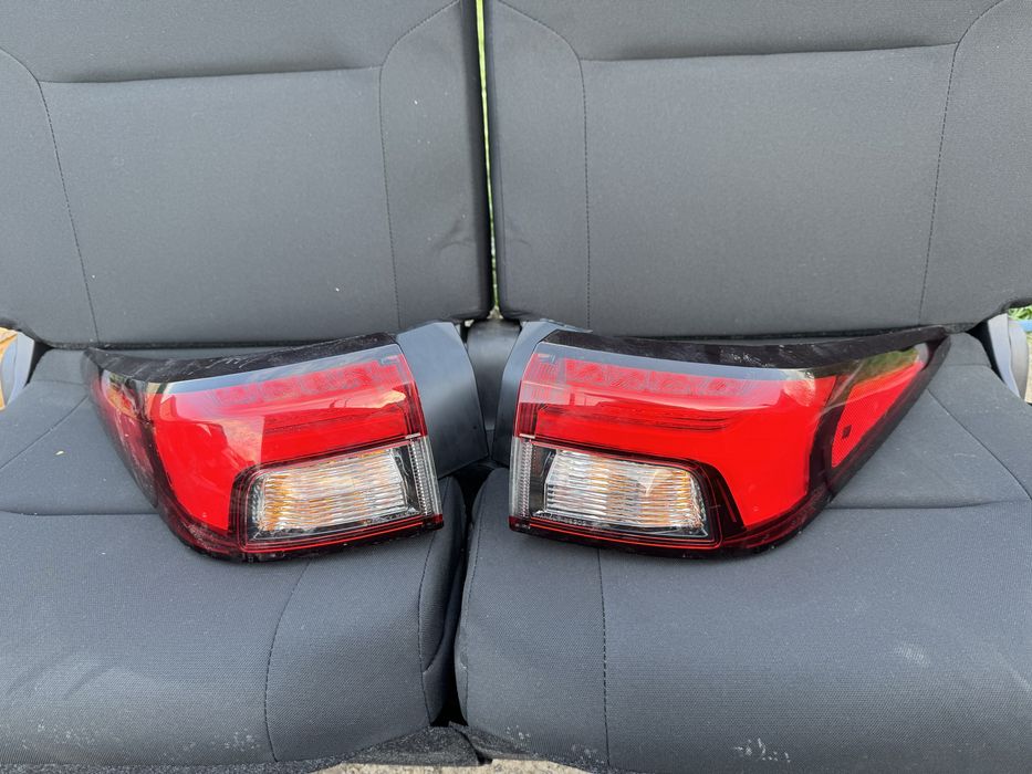 Mitsubishi Outlander 4  задні стопи