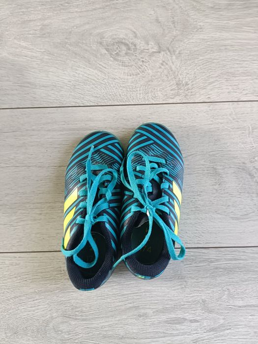 Sprzedam halówki Adidas dla dziecka rozmiar 28