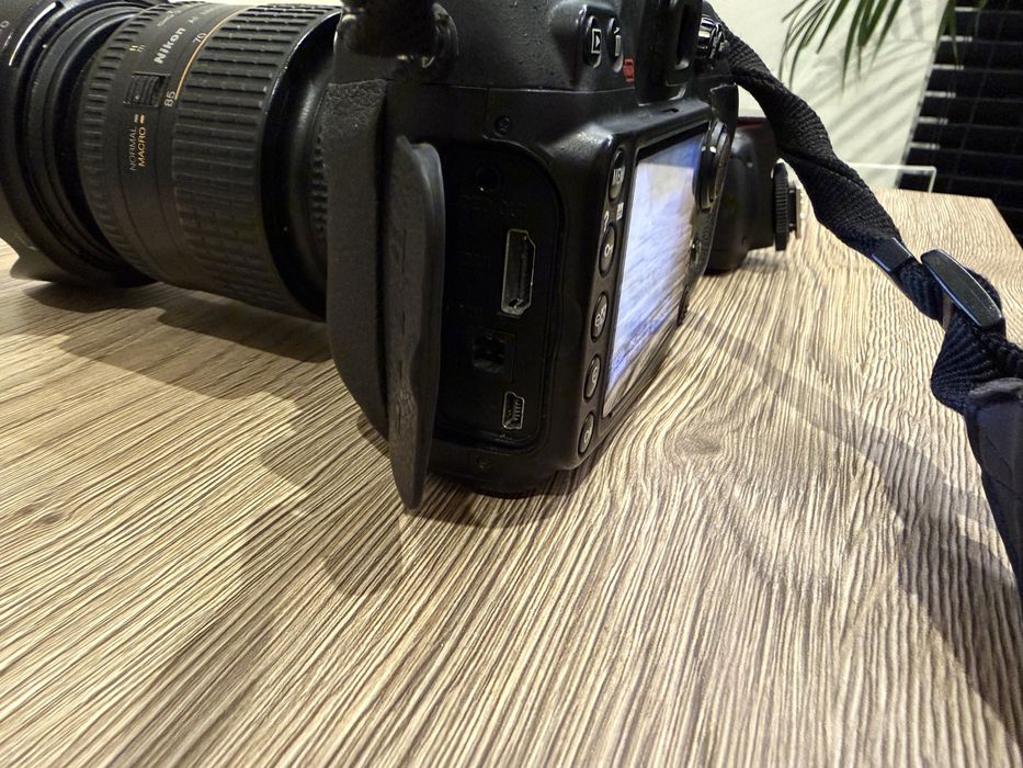 Nikon D300 Kit 24-85 + Nikkor 50 1:1.8