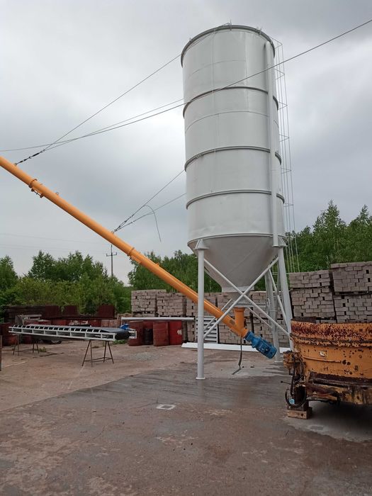 silos na cement poj. 50 t z podajnikiem ślimakowym 12 m