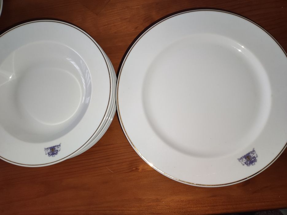 Davenport Dinnerware Set429086324378183685