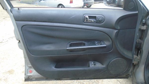 Para Peças Volkswagen Passat (3B3)