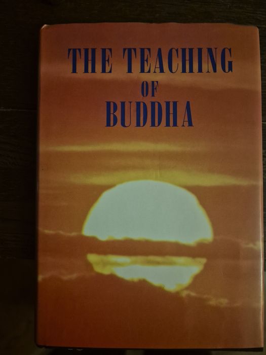 Ksiazka po angielsku w twardej oprawie The teaching of Budda. Jak nowa.