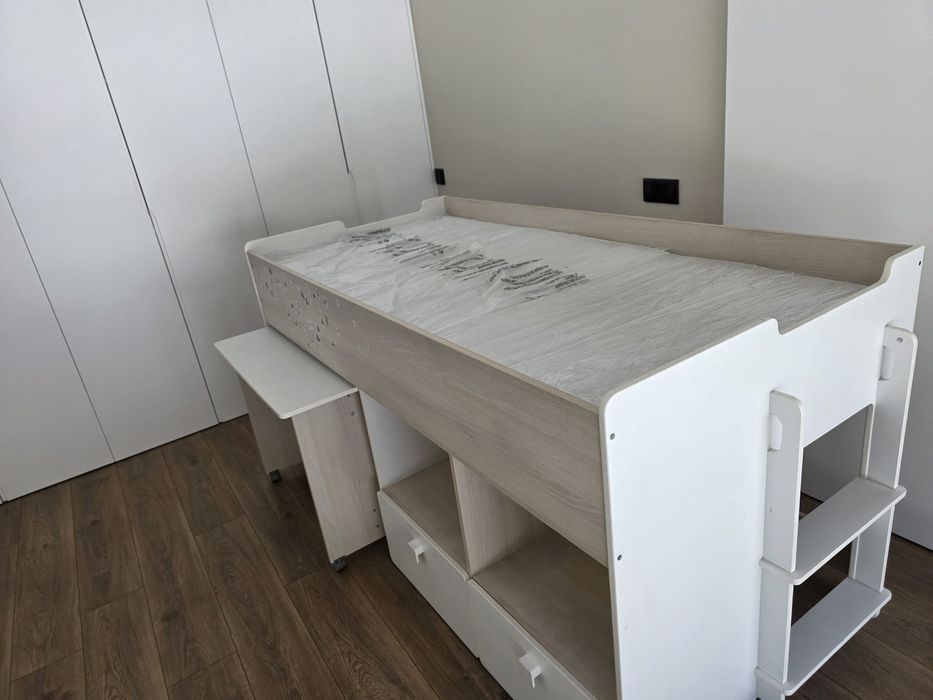 Cama criança com arrumos