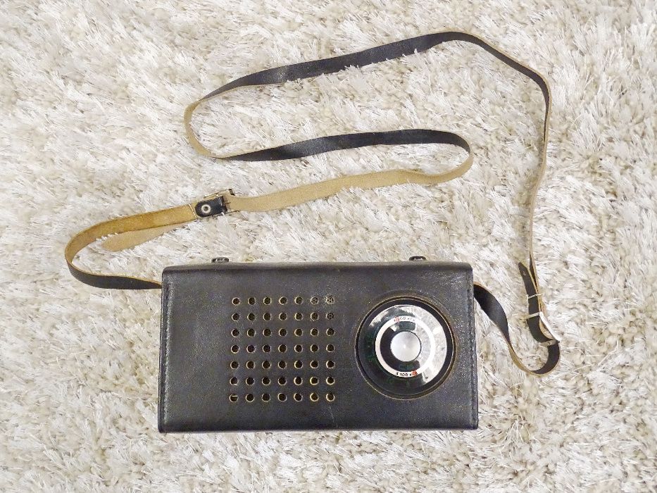 Радиоприёмник SELGA - 405 в кожаном чехле, рабочий. СССР, 1983 г