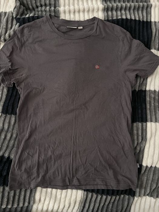 Продам футболку FREDPERY і NAPAPIJRI