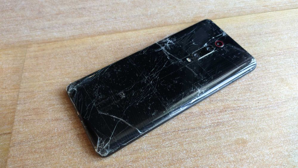 Xiaomi Mi 9T 64GB Carbon Black - para peças/reparação (ecrã partido)