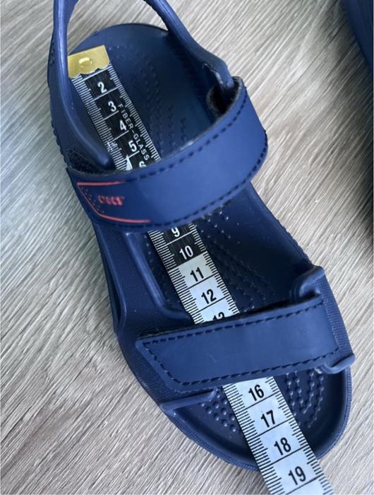 Босоніжки Crocs (крокси)