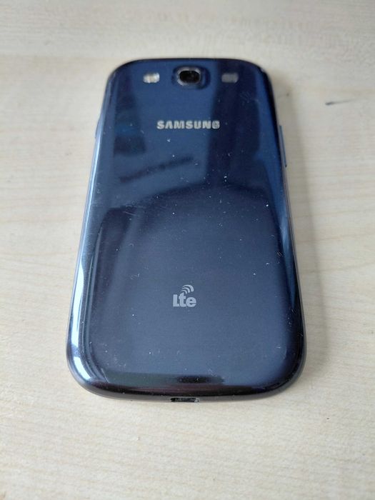 Telefon HTC One i Samsung S3 GT 19305 - uszkodzone