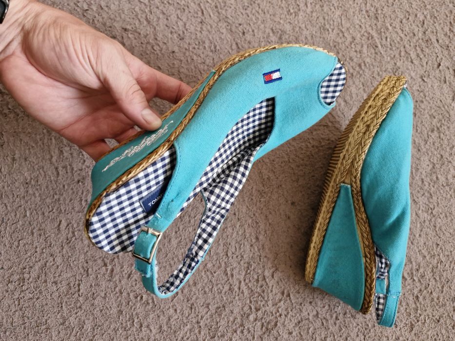 Piękne turkusowe espadryle Tommy Hilfiger na koturnie, rozm. 38