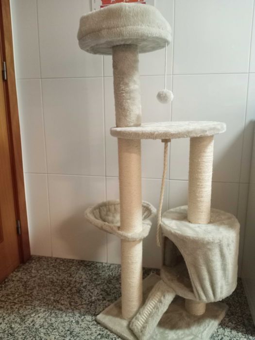 Torre de atividades para gatos