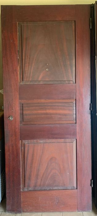 Caixilharia de madeira e portas exteriores