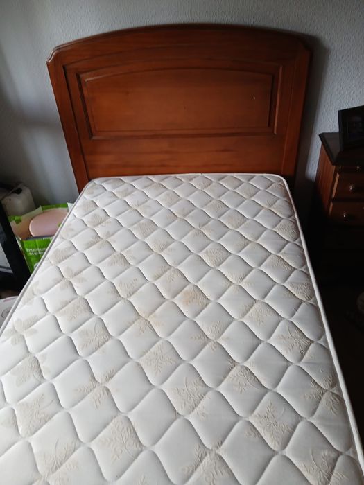 Cama de solteiro c/colchão