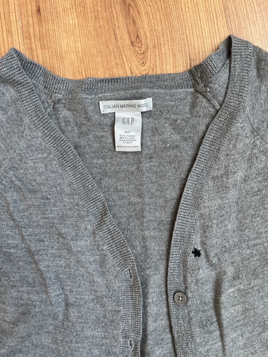 Віддам сірий кардиган на дівчинку