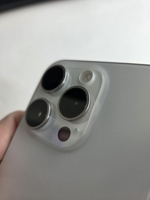 iPhone 15 Pro 128GB Titanium Branco - Impecável