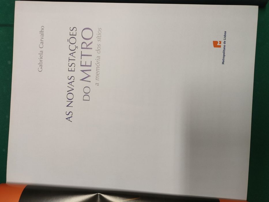 2 livros iconicos A Marinha Lisboa e o Tejo e as novas estações de Metro