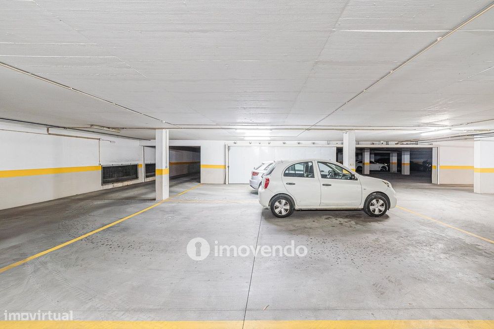 Apartamento T3 com estacionamento, no Condomínio Jardim da Lomba