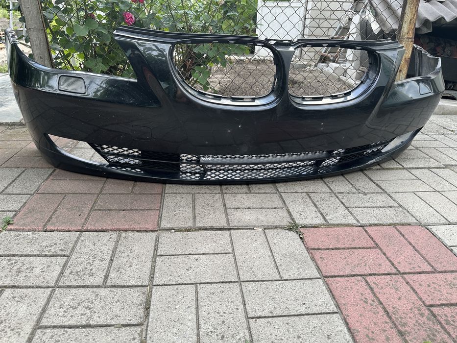 Продам бампер BMW e60 Lci в комплекте с туманками .