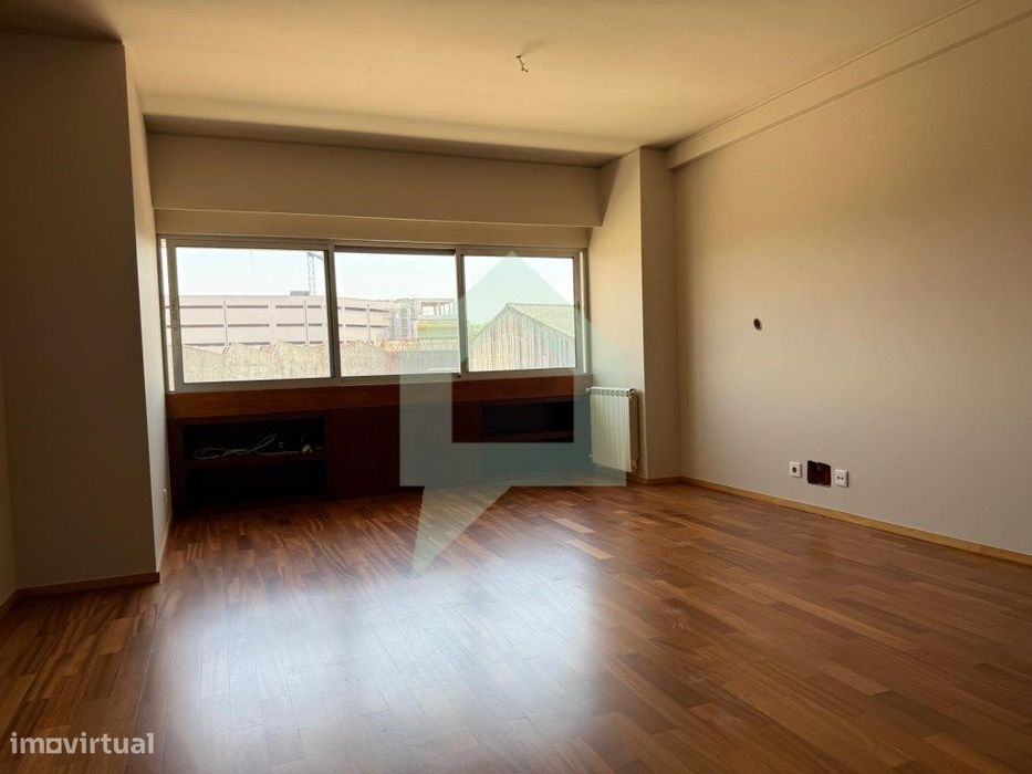 Apartamento T2 para arrendamento no centro da cidade de Barcelos