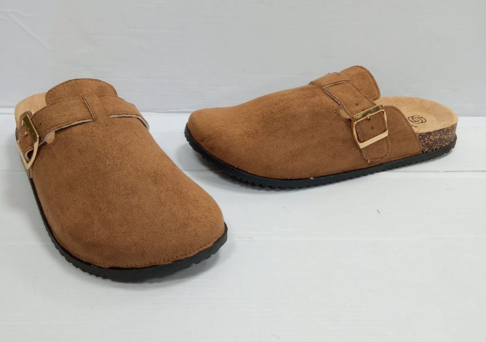 Chinelos de homem e Senhora