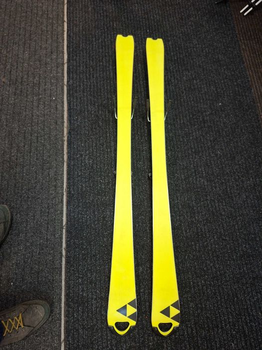 Narty Fischer FIS rc4 world cup SL 140 cm r.2019, stan BDB