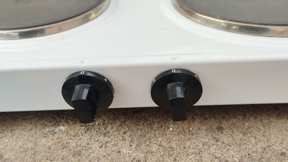 Fogão eléctrico de duas placas e um de uma