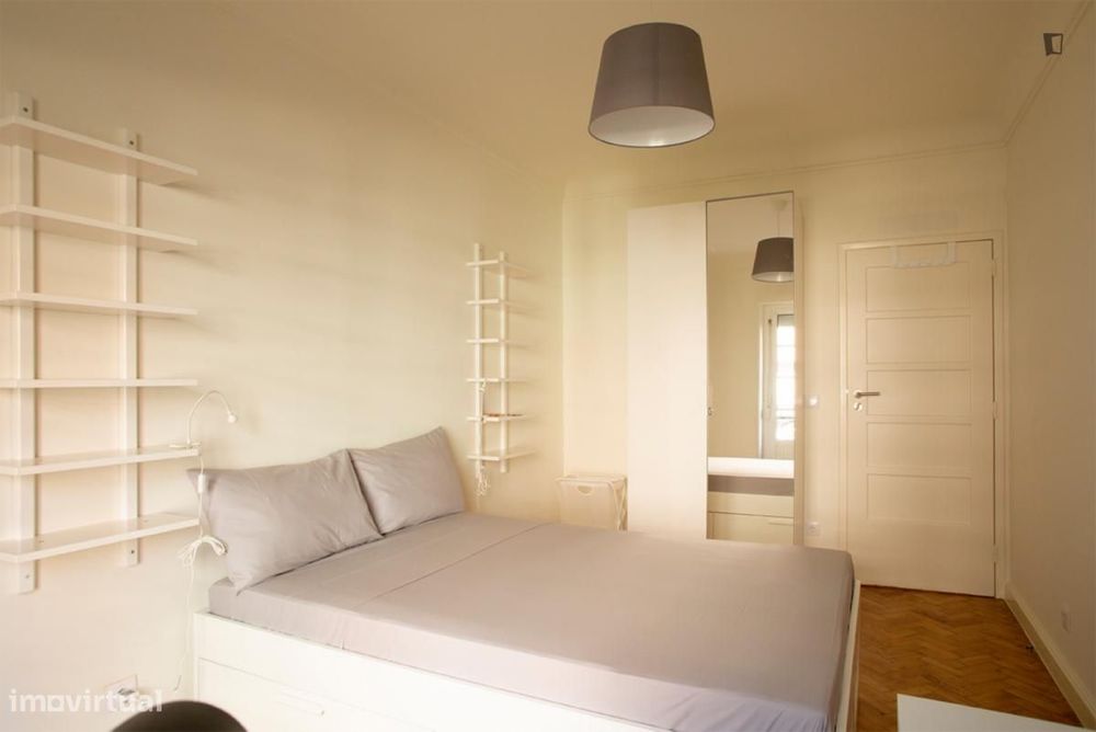 Quarto - localizado em Roma-Areeiro Lisbon