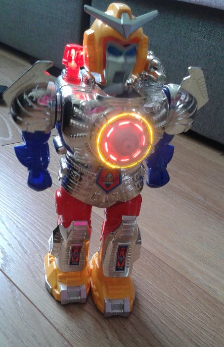 Robot- chodzi ,światlo i dzwięk na baterie