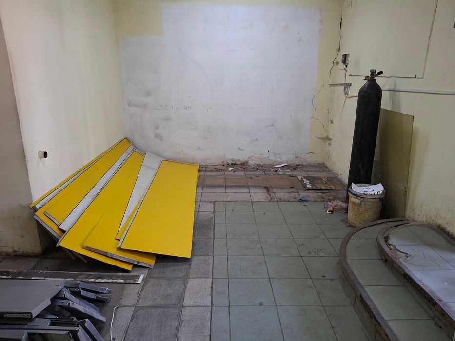 Аренда под кафе, магазин, круг 11 троллейбуса м. Вокзальная 8 мин.