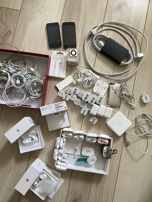 Продається великий оригінальний лот техніки та аксесуарів Apple
