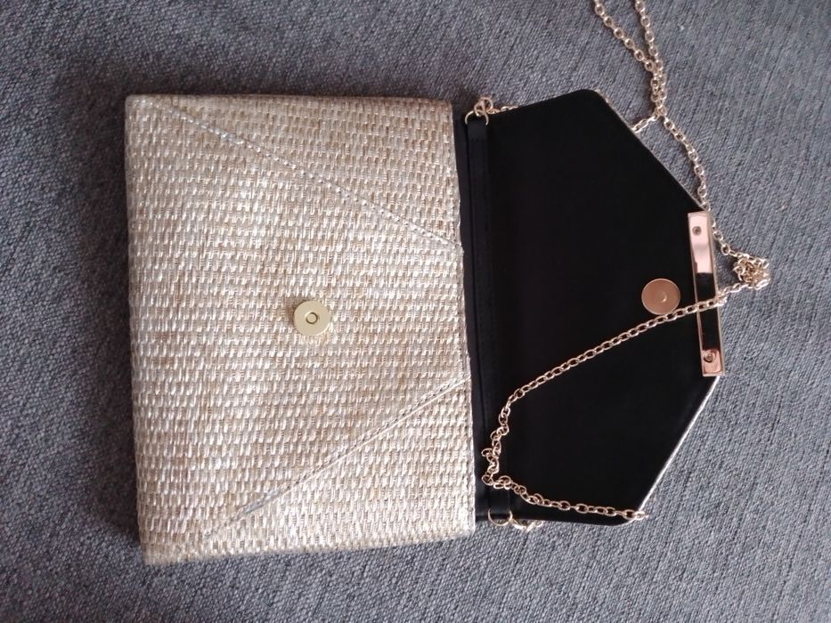 Clutch em palhinha da Parfois