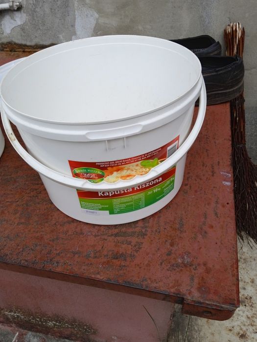 Відро. Ємкість. Посуда. Посудина. Пластик. Контейнер. Відро.