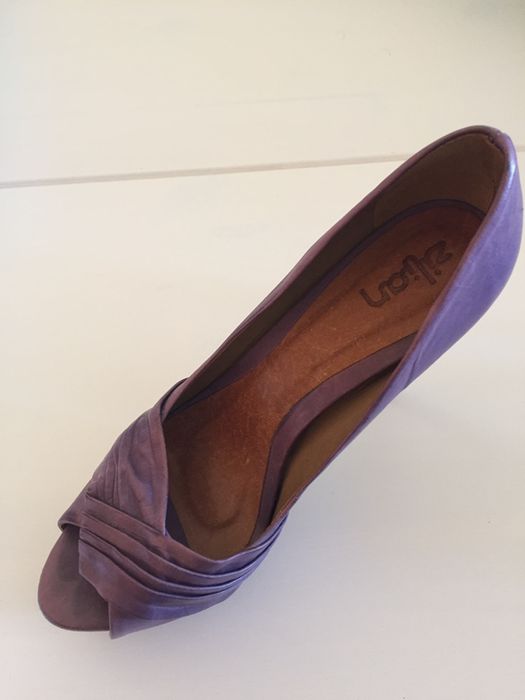 Sapatos de salto alto