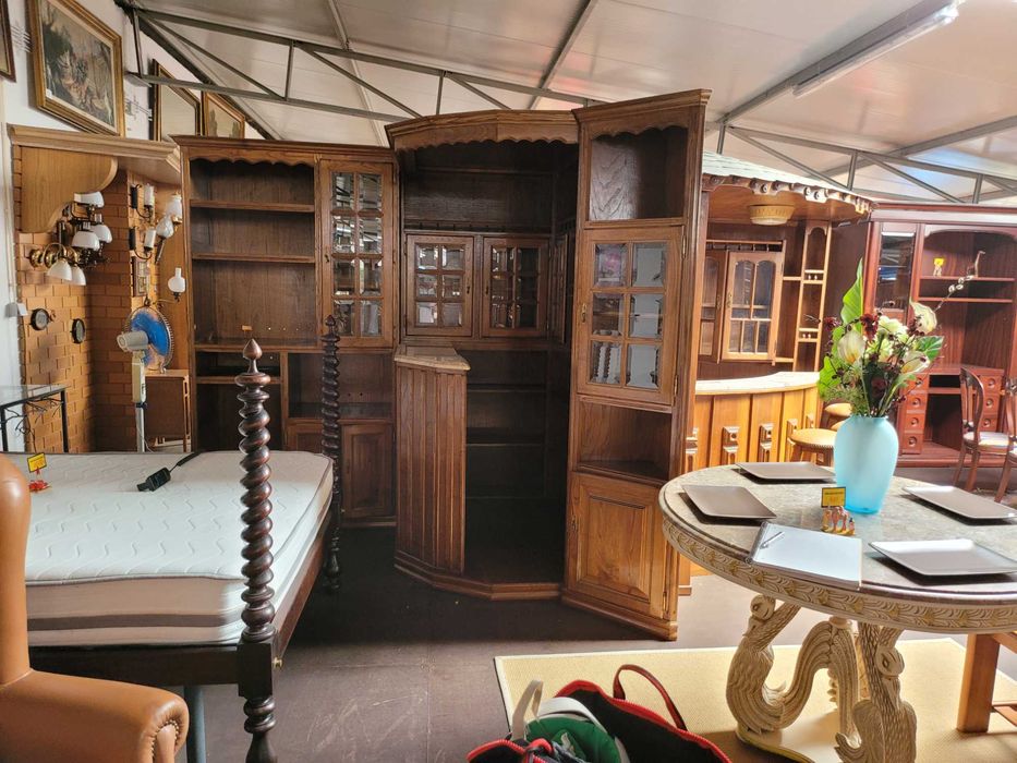 Móvel de canto em madeira com bar - Muito bom estado geral