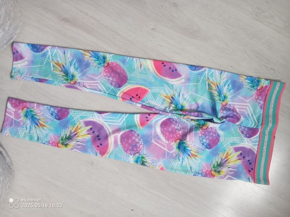 Leginsy w owoce tu 128 cm