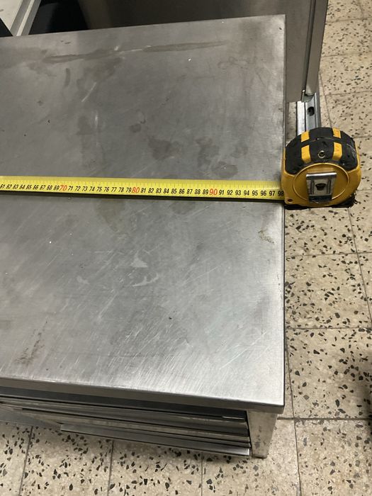 Bancada ,  mesa com lava louça  e portas