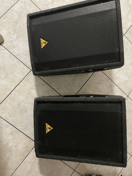 Monitores Behringer