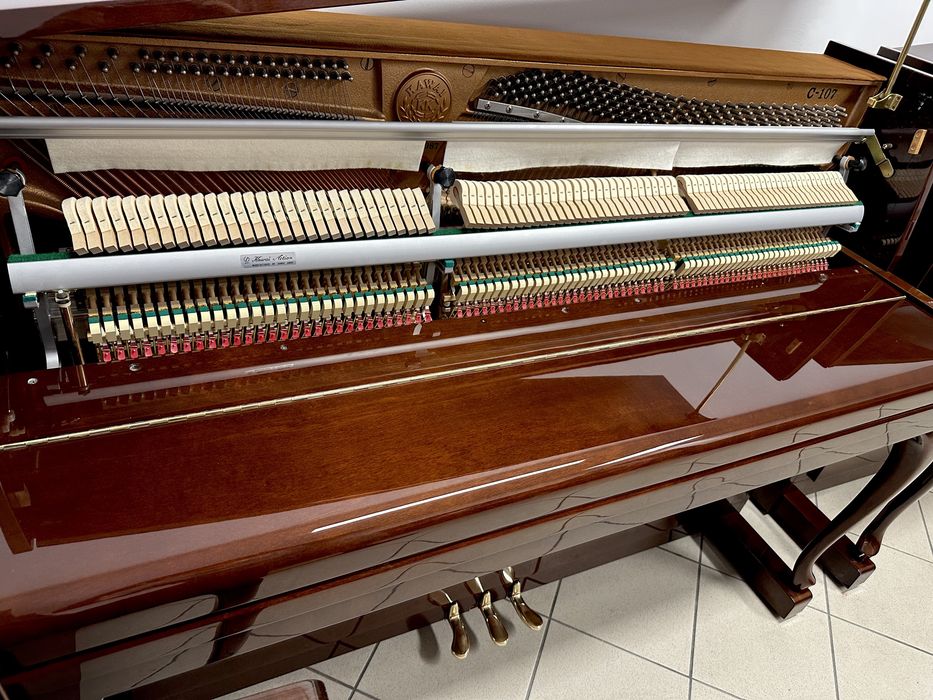 Luksusowe Pianino Kawai C-7 Chippendale  Stan Gabinetowy  Gwarancja Salonu PianoDesign