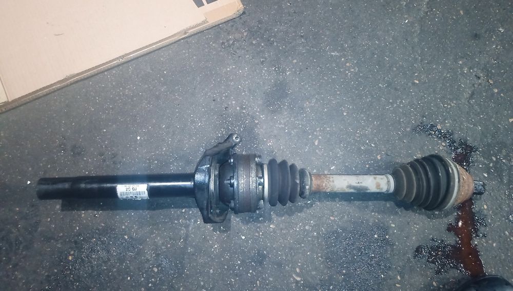 Półoś prawa 2.0 TDI 16V golf 5 długa łączona