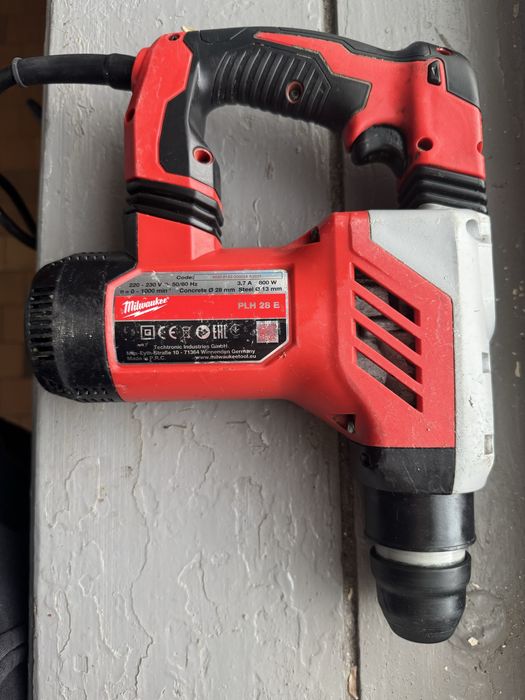 Перфоратор Milwaukee PLH 28 E. 800Ват.  4.1 Дж.