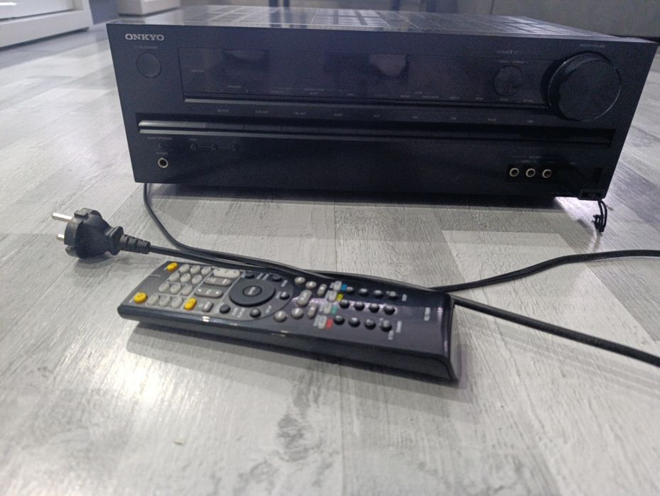 Sprzedam amplituner Onkyo + pilot