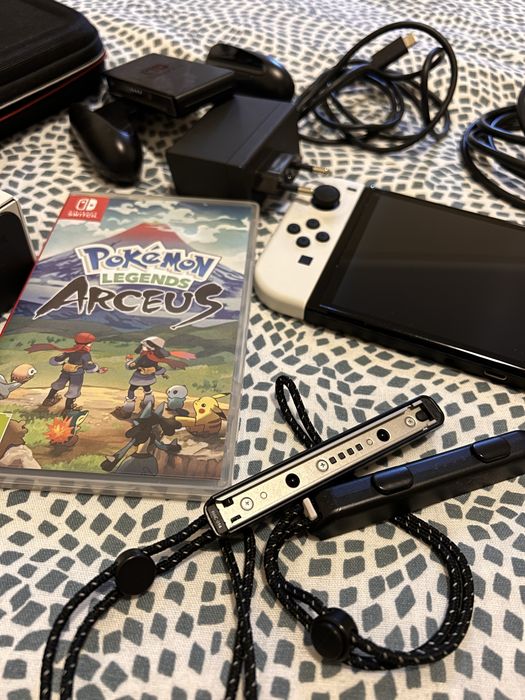 Nintendo Switch OLED + Pokémon Arceus