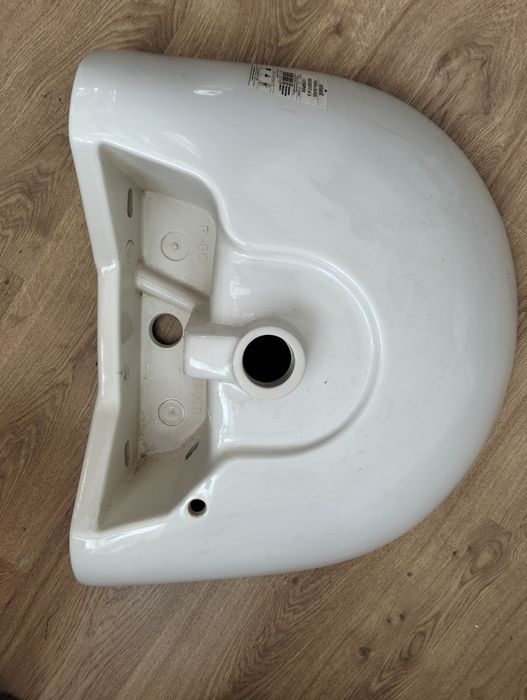 Умивальник 60*49 білий