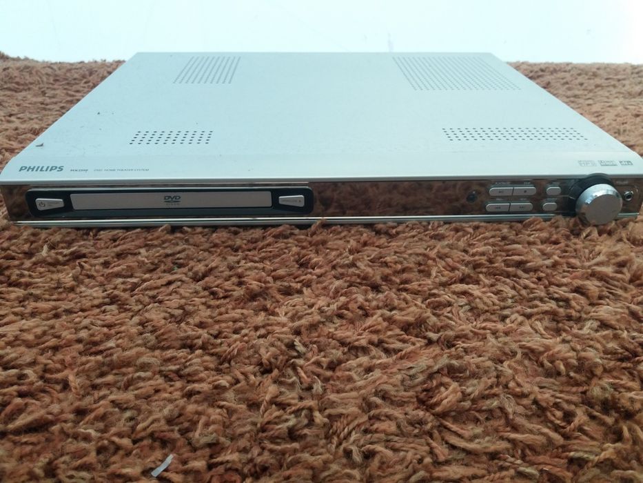 Leitor de VHS e leitores de DVD