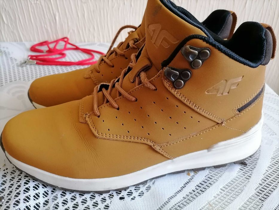 Buty  męskie 4F koloru jasnobrąz rozm. 40