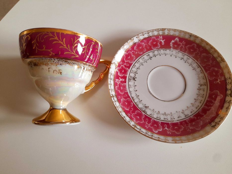 Chávena antiga em porcelana