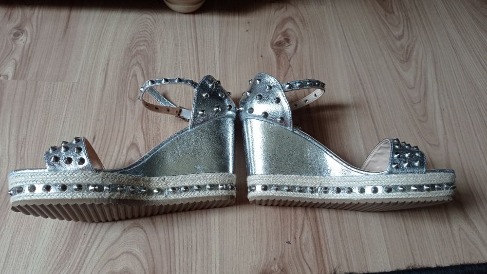Srebrne buty damskie na koturnie rozmiar 39
