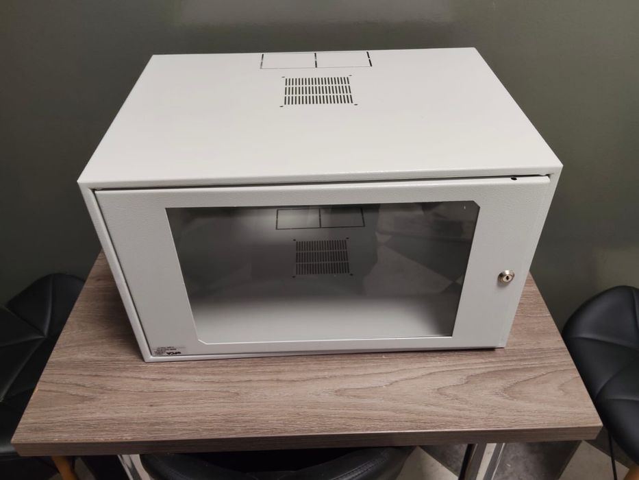 Szafka RACK 6U ścienna 19" IP20 53x40x30 cm nowa ( cena 135,00 PLN )