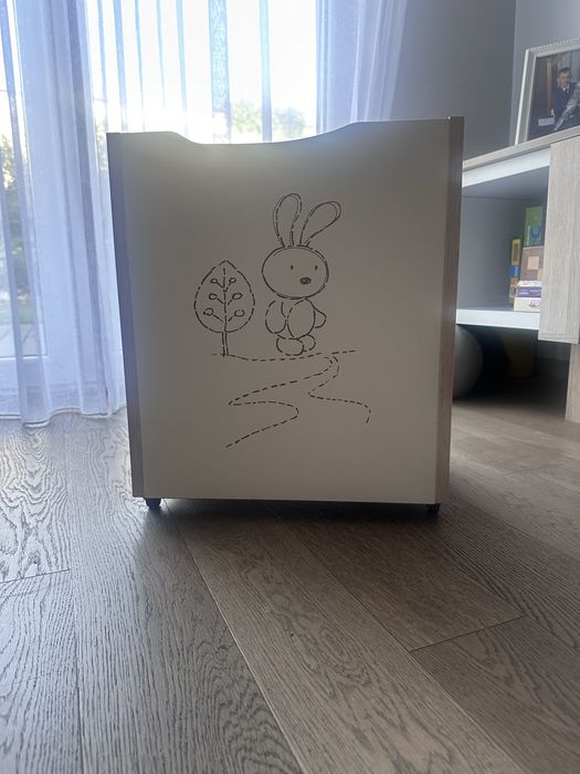 Piekna skrzynis ma zabawki